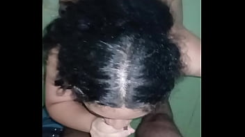 Me escape para el baño con mi amigo para mamarle la polla a escondido