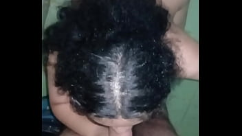 Me escape para el baño con mi amigo para mamarle la polla a escondido