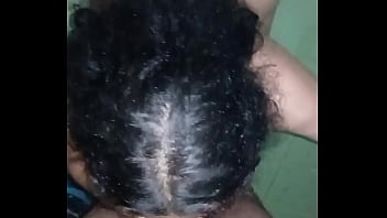 Me escape para el baño con mi amigo para mamarle la polla a escondido