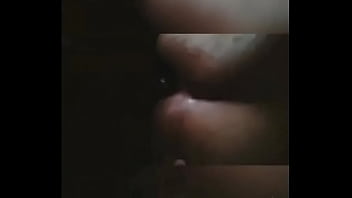 Me folla por el culo