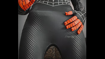 Miles morales homem aranha cosplay batendo uma punheta e gozando bastante bem gostoso gozo farto