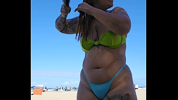 Hoje estou tão molhada que só de o pau encostar já entra