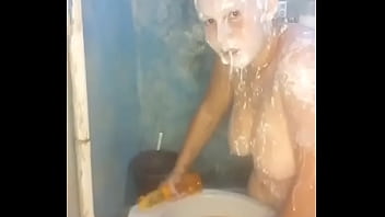 Gozei vomitando leite na cara com uma rola imensa me engasgando