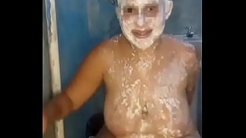 Gozei vomitando leite na cara com uma rola imensa me engasgando