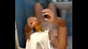 Gozei vomitando leite na cara com uma rola imensa me engasgando