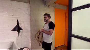 Pai fragou os filho numa orgia e deu castigo para eles participando da suruba todos ficaram com vergonha mas eles deu conta das gostosas