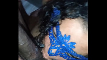 Puta tirando leite de pica