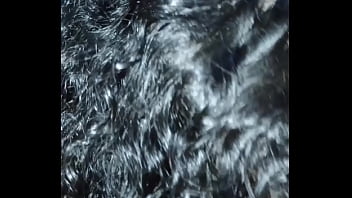 Puta tirando leite de pica