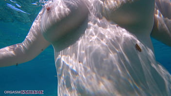 Omg pervert voyeur filmed and touched me underwater curvy german bbw on cam while swimming in the ocean naughty summer vacation vlog