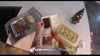 Hunks Fuck On Special Holiday thumbnail