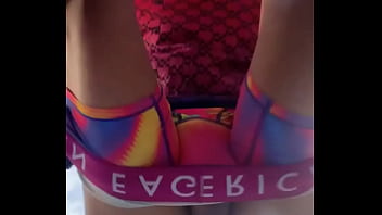 Can someone tell that fuckign bird to shut up ⬛ •