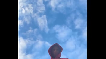 Can someone tell that fuckign bird to shut up ⬛ •