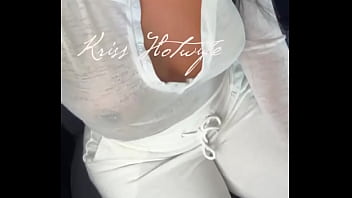 Roupinha para curtir um cineminha com meu corno blusinha aprovada acabei de postar no meu vip uns cliks de agora