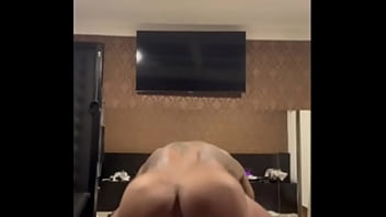 Tratada igual puta fudeu meu cú gozou na minha boca e mijou na minha cara do jeito que gosto