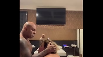 Tratada igual puta fudeu meu cú gozou na minha boca e mijou na minha cara do jeito que gosto