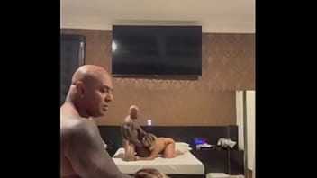 Tratada igual puta fudeu meu cú gozou na minha boca e mijou na minha cara do jeito que gosto