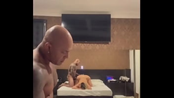 Tratada igual puta fudeu meu cú gozou na minha boca e mijou na minha cara do jeito que gosto