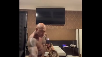 Tratada igual puta fudeu meu cú gozou na minha boca e mijou na minha cara do jeito que gosto