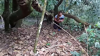 O cara pagou pra ve a minha buceta no parque ecologico tive que entrar no mato e mostrar pra ele