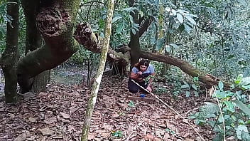 O cara pagou pra ve a minha buceta no parque ecologico tive que entrar no mato e mostrar pra ele