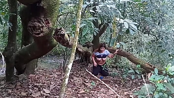 O cara pagou pra ve a minha buceta no parque ecologico tive que entrar no mato e mostrar pra ele