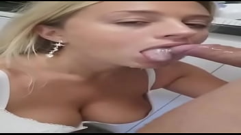 Mouthfuck and crempie in kitchen