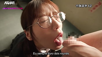 Aluna novinha tímida vira marmita do grupo legendado