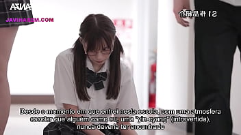 Aluna novinha tímida vira marmita do grupo legendado