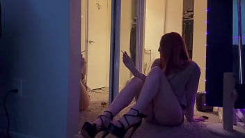 European stepmom artemisia love showing her hot body and showing her long legs