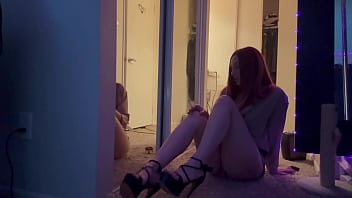 European stepmom artemisia love showing her hot body and showing her long legs