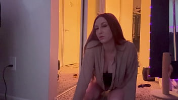 European stepmom artemisia love showing her hot body and showing her long legs