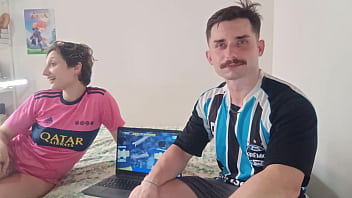 Meu time de futebol perdeu ela ganhou a aposta e teve que comer meu pau