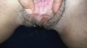 น้ำที่พุ่งออกจากควยเข้าไปในรูหี