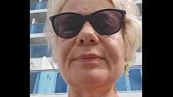 A la recherche d'un inconnu sur le bateau pour relever défi