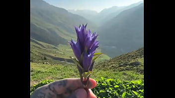 I got a super amazing flower from lily lu filmz what’s the most thoughtful gift you’ve ever received #flower