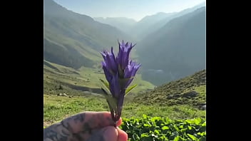 I got a super amazing flower from lily lu filmz what’s the most thoughtful gift you’ve ever received #flower