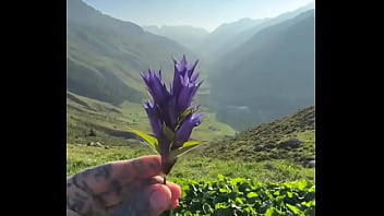 I got a super amazing flower from lily lu filmz what’s the most thoughtful gift you’ve ever received #flower