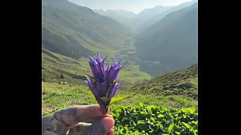 I got a super amazing flower from lily lu filmz what’s the most thoughtful gift you’ve ever received #flower I got a super amazing flower from lily lu filmz what’s the most thoughtful gift you’ve ever received #flower