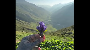 I got a super amazing flower from lily lu filmz what’s the most thoughtful gift you’ve ever received #flower