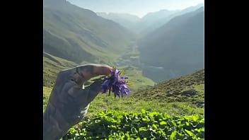 I got a super amazing flower from lily lu filmz what’s the most thoughtful gift you’ve ever received #flower