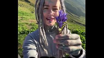 I got a super amazing flower from lily lu filmz what’s the most thoughtful gift you’ve ever received #flower