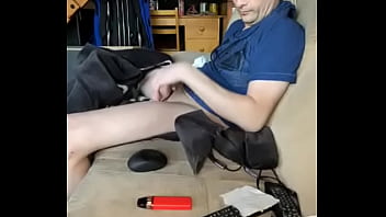 Je me masturbe à la vue de tout le monde