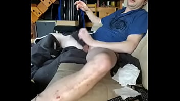 Je me masturbe à la vue de tout le monde