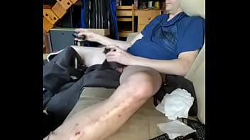 Je me masturbe à la vue de tout le monde