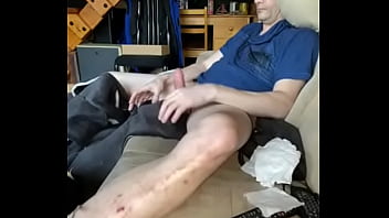 Je me masturbe à la vue de tout le monde