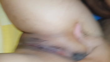 Ella no sabe que le está enseñando el culo a todos ustedes