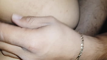 Ella no sabe que le está enseñando el culo a todos ustedes