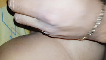 Ella no sabe que le está enseñando el culo a todos ustedes