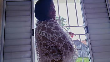 O tesão de um fodi o cuzinho quase virgem da morena perfeita