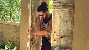 Sneaking into my neighbor's backyard for a blowjob